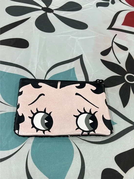 Betty Boop Black and Pink Heart Zip Pull Pouch - Picture 3 of 9
